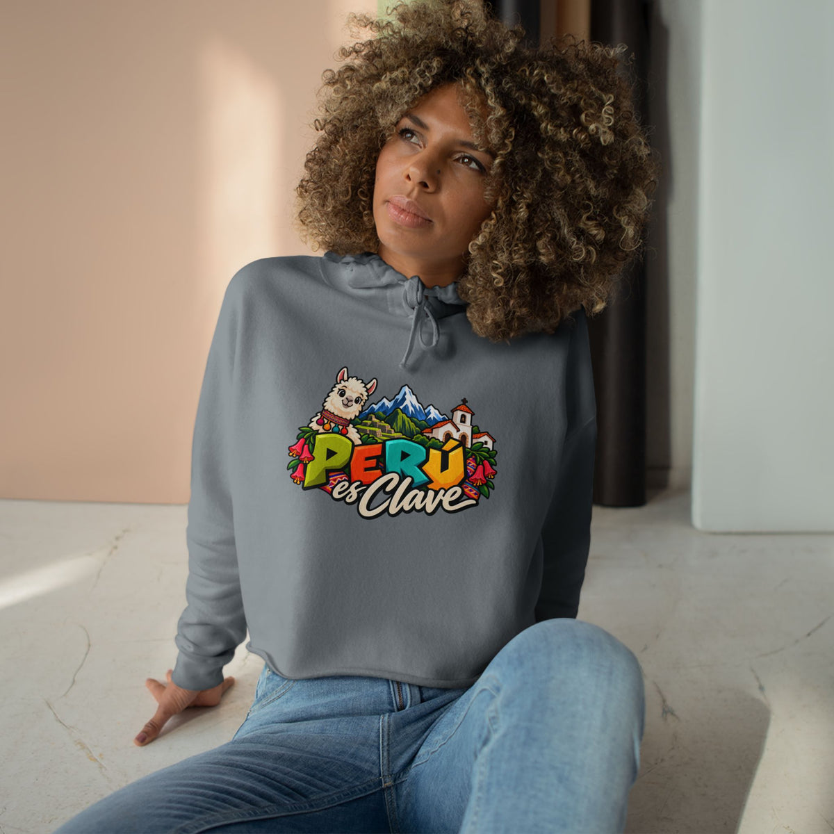 Best Perú es Clave Crop Hoodie - Alpaca & Machu Picchu Gift
